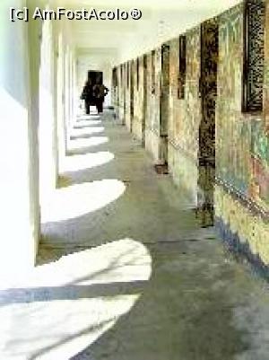 [P07] Galeria  pictată pe sub care am trecut spre paraclis » foto by Michi
 - 
<span class="allrVoted glyphicon glyphicon-heart hidden" id="av1341733"></span>
<a class="m-l-10 hidden" id="sv1341733" onclick="voting_Foto_DelVot(,1341733,9639)" role="button">șterge vot <span class="glyphicon glyphicon-remove"></span></a>
<a id="v91341733" class=" c-red"  onclick="voting_Foto_SetVot(1341733)" role="button"><span class="glyphicon glyphicon-heart-empty"></span> <b>LIKE</b> = Votează poza</a> <img class="hidden"  id="f1341733W9" src="/imagini/loader.gif" border="0" /><span class="AjErrMes hidden" id="e1341733ErM"></span>