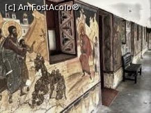 [P08] Galeria pictată pe sub care am trecut spre paraclis » foto by Michi
 - 
<span class="allrVoted glyphicon glyphicon-heart hidden" id="av1341734"></span>
<a class="m-l-10 hidden" id="sv1341734" onclick="voting_Foto_DelVot(,1341734,9639)" role="button">șterge vot <span class="glyphicon glyphicon-remove"></span></a>
<a id="v91341734" class=" c-red"  onclick="voting_Foto_SetVot(1341734)" role="button"><span class="glyphicon glyphicon-heart-empty"></span> <b>LIKE</b> = Votează poza</a> <img class="hidden"  id="f1341734W9" src="/imagini/loader.gif" border="0" /><span class="AjErrMes hidden" id="e1341734ErM"></span>
