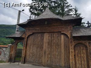 [P03] Piatra din lemn masiv, lucrata manual si incrustata mestesugit pri care se face accesul.  » foto by iulian68
 - 
<span class="allrVoted glyphicon glyphicon-heart hidden" id="av993410"></span>
<a class="m-l-10 hidden" id="sv993410" onclick="voting_Foto_DelVot(,993410,9640)" role="button">șterge vot <span class="glyphicon glyphicon-remove"></span></a>
<a id="v9993410" class=" c-red"  onclick="voting_Foto_SetVot(993410)" role="button"><span class="glyphicon glyphicon-heart-empty"></span> <b>LIKE</b> = Votează poza</a> <img class="hidden"  id="f993410W9" src="/imagini/loader.gif" border="0" /><span class="AjErrMes hidden" id="e993410ErM"></span>