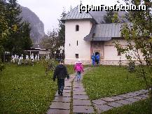 [P15] Biserica Bolnita 'Sfantul Nicolae', cimitirul Manastirii. » foto by anadragusin
 - 
<span class="allrVoted glyphicon glyphicon-heart hidden" id="av151835"></span>
<a class="m-l-10 hidden" id="sv151835" onclick="voting_Foto_DelVot(,151835,9640)" role="button">șterge vot <span class="glyphicon glyphicon-remove"></span></a>
<a id="v9151835" class=" c-red"  onclick="voting_Foto_SetVot(151835)" role="button"><span class="glyphicon glyphicon-heart-empty"></span> <b>LIKE</b> = Votează poza</a> <img class="hidden"  id="f151835W9" src="/imagini/loader.gif" border="0" /><span class="AjErrMes hidden" id="e151835ErM"></span>