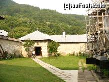 [P10] Manastirea Polovragi - curtea manastirii, iar in dreapta biserica aflata in renovare » foto by ascent
 - 
<span class="allrVoted glyphicon glyphicon-heart hidden" id="av169938"></span>
<a class="m-l-10 hidden" id="sv169938" onclick="voting_Foto_DelVot(,169938,9640)" role="button">șterge vot <span class="glyphicon glyphicon-remove"></span></a>
<a id="v9169938" class=" c-red"  onclick="voting_Foto_SetVot(169938)" role="button"><span class="glyphicon glyphicon-heart-empty"></span> <b>LIKE</b> = Votează poza</a> <img class="hidden"  id="f169938W9" src="/imagini/loader.gif" border="0" /><span class="AjErrMes hidden" id="e169938ErM"></span>