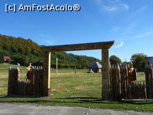 [P10] Parcul dacic de la Polovragi. » foto by tata123 🔱
 - 
<span class="allrVoted glyphicon glyphicon-heart hidden" id="av1199390"></span>
<a class="m-l-10 hidden" id="sv1199390" onclick="voting_Foto_DelVot(,1199390,9640)" role="button">șterge vot <span class="glyphicon glyphicon-remove"></span></a>
<a id="v91199390" class=" c-red"  onclick="voting_Foto_SetVot(1199390)" role="button"><span class="glyphicon glyphicon-heart-empty"></span> <b>LIKE</b> = Votează poza</a> <img class="hidden"  id="f1199390W9" src="/imagini/loader.gif" border="0" /><span class="AjErrMes hidden" id="e1199390ErM"></span>