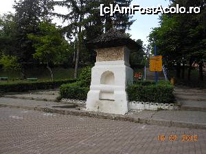 [P14] Mănăstirea Curtea de Argeș - Fântâna Meșterului Manole aflată vis-à-vis de mănăstire.  » foto by iulianic
 - 
<span class="allrVoted glyphicon glyphicon-heart hidden" id="av700308"></span>
<a class="m-l-10 hidden" id="sv700308" onclick="voting_Foto_DelVot(,700308,9642)" role="button">șterge vot <span class="glyphicon glyphicon-remove"></span></a>
<a id="v9700308" class=" c-red"  onclick="voting_Foto_SetVot(700308)" role="button"><span class="glyphicon glyphicon-heart-empty"></span> <b>LIKE</b> = Votează poza</a> <img class="hidden"  id="f700308W9" src="/imagini/loader.gif" border="0" /><span class="AjErrMes hidden" id="e700308ErM"></span>