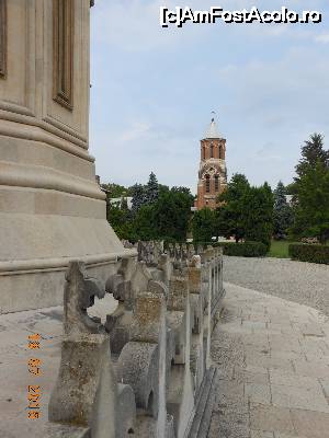 [P18] Mănăstirea Curtea de Argeș - Împrejmuirea de crini sculptați în piatră.  » foto by iulianic
 - 
<span class="allrVoted glyphicon glyphicon-heart hidden" id="av700312"></span>
<a class="m-l-10 hidden" id="sv700312" onclick="voting_Foto_DelVot(,700312,9642)" role="button">șterge vot <span class="glyphicon glyphicon-remove"></span></a>
<a id="v9700312" class=" c-red"  onclick="voting_Foto_SetVot(700312)" role="button"><span class="glyphicon glyphicon-heart-empty"></span> <b>LIKE</b> = Votează poza</a> <img class="hidden"  id="f700312W9" src="/imagini/loader.gif" border="0" /><span class="AjErrMes hidden" id="e700312ErM"></span>