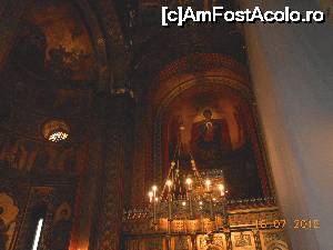 [P21] Mănăstirea Curtea de Argeș - Candelabrul din fața altarului.  » foto by iulianic
 - 
<span class="allrVoted glyphicon glyphicon-heart hidden" id="av700315"></span>
<a class="m-l-10 hidden" id="sv700315" onclick="voting_Foto_DelVot(,700315,9642)" role="button">șterge vot <span class="glyphicon glyphicon-remove"></span></a>
<a id="v9700315" class=" c-red"  onclick="voting_Foto_SetVot(700315)" role="button"><span class="glyphicon glyphicon-heart-empty"></span> <b>LIKE</b> = Votează poza</a> <img class="hidden"  id="f700315W9" src="/imagini/loader.gif" border="0" /><span class="AjErrMes hidden" id="e700315ErM"></span>