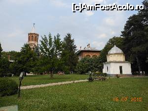[P07] Mănăstirea Curtea de Argeș - Capelă în parcul din jurul bisericii.  » foto by iulianic
 - 
<span class="allrVoted glyphicon glyphicon-heart hidden" id="av700301"></span>
<a class="m-l-10 hidden" id="sv700301" onclick="voting_Foto_DelVot(,700301,9642)" role="button">șterge vot <span class="glyphicon glyphicon-remove"></span></a>
<a id="v9700301" class=" c-red"  onclick="voting_Foto_SetVot(700301)" role="button"><span class="glyphicon glyphicon-heart-empty"></span> <b>LIKE</b> = Votează poza</a> <img class="hidden"  id="f700301W9" src="/imagini/loader.gif" border="0" /><span class="AjErrMes hidden" id="e700301ErM"></span>