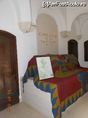 [P08] Mănăstirea Curtea de Argeș - Sarcofagul regelui Carol al II-lea amplasat provizoriu într-o capelă din curtea mănăstirii.  » foto by iulianic
 - 
<span class="allrVoted glyphicon glyphicon-heart hidden" id="av700302"></span>
<a class="m-l-10 hidden" id="sv700302" onclick="voting_Foto_DelVot(,700302,9642)" role="button">șterge vot <span class="glyphicon glyphicon-remove"></span></a>
<a id="v9700302" class=" c-red"  onclick="voting_Foto_SetVot(700302)" role="button"><span class="glyphicon glyphicon-heart-empty"></span> <b>LIKE</b> = Votează poza</a> <img class="hidden"  id="f700302W9" src="/imagini/loader.gif" border="0" /><span class="AjErrMes hidden" id="e700302ErM"></span>