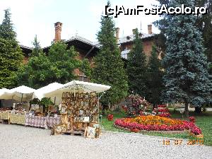 [P09] Mănăstirea Curtea de Argeș - În fața paraclisului, dar și în interior, nenumărate suveniruri bisericești.  » foto by iulianic
 - 
<span class="allrVoted glyphicon glyphicon-heart hidden" id="av700303"></span>
<a class="m-l-10 hidden" id="sv700303" onclick="voting_Foto_DelVot(,700303,9642)" role="button">șterge vot <span class="glyphicon glyphicon-remove"></span></a>
<a id="v9700303" class=" c-red"  onclick="voting_Foto_SetVot(700303)" role="button"><span class="glyphicon glyphicon-heart-empty"></span> <b>LIKE</b> = Votează poza</a> <img class="hidden"  id="f700303W9" src="/imagini/loader.gif" border="0" /><span class="AjErrMes hidden" id="e700303ErM"></span>