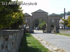 [P25] Mănăstirea Hurezi - Prima poartă a lăcașului. » foto by iulianic
 - 
<span class="allrVoted glyphicon glyphicon-heart hidden" id="av1257271"></span>
<a class="m-l-10 hidden" id="sv1257271" onclick="voting_Foto_DelVot(,1257271,9643)" role="button">șterge vot <span class="glyphicon glyphicon-remove"></span></a>
<a id="v91257271" class=" c-red"  onclick="voting_Foto_SetVot(1257271)" role="button"><span class="glyphicon glyphicon-heart-empty"></span> <b>LIKE</b> = Votează poza</a> <img class="hidden"  id="f1257271W9" src="/imagini/loader.gif" border="0" /><span class="AjErrMes hidden" id="e1257271ErM"></span>