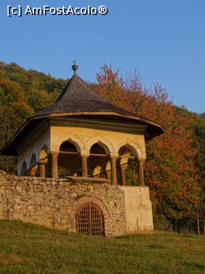 [P20] Foișorul Doamnei Maria - Mănăstirea Hurezi.  » foto by tata123 🔱
 - 
<span class="allrVoted glyphicon glyphicon-heart hidden" id="av1149367"></span>
<a class="m-l-10 hidden" id="sv1149367" onclick="voting_Foto_DelVot(,1149367,9643)" role="button">șterge vot <span class="glyphicon glyphicon-remove"></span></a>
<a id="v91149367" class=" c-red"  onclick="voting_Foto_SetVot(1149367)" role="button"><span class="glyphicon glyphicon-heart-empty"></span> <b>LIKE</b> = Votează poza</a> <img class="hidden"  id="f1149367W9" src="/imagini/loader.gif" border="0" /><span class="AjErrMes hidden" id="e1149367ErM"></span>