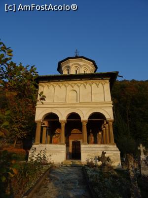 [P07] Biserica bolniței cu hramul „Adormirea Maicii Domnului” - Mănăstirea Hurezi.  » foto by tata123 🔱
 - 
<span class="allrVoted glyphicon glyphicon-heart hidden" id="av1149351"></span>
<a class="m-l-10 hidden" id="sv1149351" onclick="voting_Foto_DelVot(,1149351,9643)" role="button">șterge vot <span class="glyphicon glyphicon-remove"></span></a>
<a id="v91149351" class=" c-red"  onclick="voting_Foto_SetVot(1149351)" role="button"><span class="glyphicon glyphicon-heart-empty"></span> <b>LIKE</b> = Votează poza</a> <img class="hidden"  id="f1149351W9" src="/imagini/loader.gif" border="0" /><span class="AjErrMes hidden" id="e1149351ErM"></span>