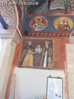 [P10] Mănăstirea Dintr-un lemn - Biserica de piatră. &Icirc;n st&acirc;nga intrării, tabloul votiv al ctitorilor Ștefan Cantacuzino Voievod cu doamna sa Păuna. » foto by iulianic
 - 
<span class="allrVoted glyphicon glyphicon-heart hidden" id="av1258276"></span>
<a class="m-l-10 hidden" id="sv1258276" onclick="voting_Foto_DelVot(,1258276,9645)" role="button">șterge vot <span class="glyphicon glyphicon-remove"></span></a>
<a id="v91258276" class=" c-red"  onclick="voting_Foto_SetVot(1258276)" role="button"><span class="glyphicon glyphicon-heart-empty"></span> <b>LIKE</b> = Votează poza</a> <img class="hidden"  id="f1258276W9" src="/imagini/loader.gif" border="0" /><span class="AjErrMes hidden" id="e1258276ErM"></span>