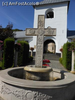 [P13] Mănăstirea Dintr-un lemn - Crucea comemorativă &icirc;nălțată la 300 de ani de la martiriul Sfinților Br&acirc;ncoveni. » foto by iulianic
 - 
<span class="allrVoted glyphicon glyphicon-heart hidden" id="av1258279"></span>
<a class="m-l-10 hidden" id="sv1258279" onclick="voting_Foto_DelVot(,1258279,9645)" role="button">șterge vot <span class="glyphicon glyphicon-remove"></span></a>
<a id="v91258279" class=" c-red"  onclick="voting_Foto_SetVot(1258279)" role="button"><span class="glyphicon glyphicon-heart-empty"></span> <b>LIKE</b> = Votează poza</a> <img class="hidden"  id="f1258279W9" src="/imagini/loader.gif" border="0" /><span class="AjErrMes hidden" id="e1258279ErM"></span>