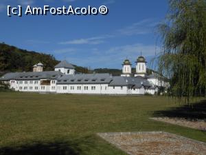 [P02] Mănăstirea Dintr-un lemn - Vedere din parcare. » foto by iulianic
 - 
<span class="allrVoted glyphicon glyphicon-heart hidden" id="av1258268"></span>
<a class="m-l-10 hidden" id="sv1258268" onclick="voting_Foto_DelVot(,1258268,9645)" role="button">șterge vot <span class="glyphicon glyphicon-remove"></span></a>
<a id="v91258268" class=" c-red"  onclick="voting_Foto_SetVot(1258268)" role="button"><span class="glyphicon glyphicon-heart-empty"></span> <b>LIKE</b> = Votează poza</a> <img class="hidden"  id="f1258268W9" src="/imagini/loader.gif" border="0" /><span class="AjErrMes hidden" id="e1258268ErM"></span>