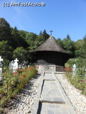 [P35] Mănăstirea Dintr-un lemn - Spre bisericuța de lemn. » foto by iulianic
 - 
<span class="allrVoted glyphicon glyphicon-heart hidden" id="av1258301"></span>
<a class="m-l-10 hidden" id="sv1258301" onclick="voting_Foto_DelVot(,1258301,9645)" role="button">șterge vot <span class="glyphicon glyphicon-remove"></span></a>
<a id="v91258301" class=" c-red"  onclick="voting_Foto_SetVot(1258301)" role="button"><span class="glyphicon glyphicon-heart-empty"></span> <b>LIKE</b> = Votează poza</a> <img class="hidden"  id="f1258301W9" src="/imagini/loader.gif" border="0" /><span class="AjErrMes hidden" id="e1258301ErM"></span>
