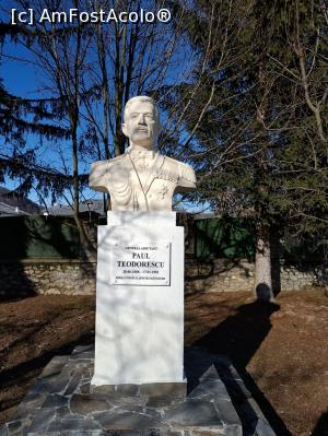 [P21] Bustul generalului Paul Teodorescu, al treilea ctitor al mănăstirii. » foto by tata123 🔱
 - 
<span class="allrVoted glyphicon glyphicon-heart hidden" id="av1354527"></span>
<a class="m-l-10 hidden" id="sv1354527" onclick="voting_Foto_DelVot(,1354527,9645)" role="button">șterge vot <span class="glyphicon glyphicon-remove"></span></a>
<a id="v91354527" class=" c-red"  onclick="voting_Foto_SetVot(1354527)" role="button"><span class="glyphicon glyphicon-heart-empty"></span> <b>LIKE</b> = Votează poza</a> <img class="hidden"  id="f1354527W9" src="/imagini/loader.gif" border="0" /><span class="AjErrMes hidden" id="e1354527ErM"></span>