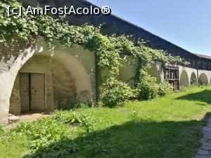 [P10] Vedere spre zidul de incintă (stânga)  » foto by crismis
 - 
<span class="allrVoted glyphicon glyphicon-heart hidden" id="av976142"></span>
<a class="m-l-10 hidden" id="sv976142" onclick="voting_Foto_DelVot(,976142,9653)" role="button">șterge vot <span class="glyphicon glyphicon-remove"></span></a>
<a id="v9976142" class=" c-red"  onclick="voting_Foto_SetVot(976142)" role="button"><span class="glyphicon glyphicon-heart-empty"></span> <b>LIKE</b> = Votează poza</a> <img class="hidden"  id="f976142W9" src="/imagini/loader.gif" border="0" /><span class="AjErrMes hidden" id="e976142ErM"></span>