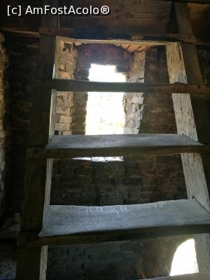 [P25] Urcând în turnul cu ceas; cam așa arată scările de lemn » foto by crismis
 - 
<span class="allrVoted glyphicon glyphicon-heart hidden" id="av976165"></span>
<a class="m-l-10 hidden" id="sv976165" onclick="voting_Foto_DelVot(,976165,9653)" role="button">șterge vot <span class="glyphicon glyphicon-remove"></span></a>
<a id="v9976165" class=" c-red"  onclick="voting_Foto_SetVot(976165)" role="button"><span class="glyphicon glyphicon-heart-empty"></span> <b>LIKE</b> = Votează poza</a> <img class="hidden"  id="f976165W9" src="/imagini/loader.gif" border="0" /><span class="AjErrMes hidden" id="e976165ErM"></span>