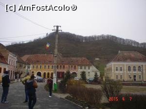 [P02] centru Biertan. Foarte curat, linistit si frumos. In stanga pozei se afla intrarea in biserica dar si un restaurant si o pensiune foarte frumoase.  » foto by Denisa13
 - 
<span class="allrVoted glyphicon glyphicon-heart hidden" id="av846485"></span>
<a class="m-l-10 hidden" id="sv846485" onclick="voting_Foto_DelVot(,846485,9653)" role="button">șterge vot <span class="glyphicon glyphicon-remove"></span></a>
<a id="v9846485" class=" c-red"  onclick="voting_Foto_SetVot(846485)" role="button"><span class="glyphicon glyphicon-heart-empty"></span> <b>LIKE</b> = Votează poza</a> <img class="hidden"  id="f846485W9" src="/imagini/loader.gif" border="0" /><span class="AjErrMes hidden" id="e846485ErM"></span>
