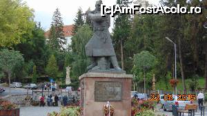 [P37] Statuie in centrul orasului Odorheiu Secuiesc » foto by ccbg*
 - 
<span class="allrVoted glyphicon glyphicon-heart hidden" id="av693265"></span>
<a class="m-l-10 hidden" id="sv693265" onclick="voting_Foto_DelVot(,693265,9653)" role="button">șterge vot <span class="glyphicon glyphicon-remove"></span></a>
<a id="v9693265" class=" c-red"  onclick="voting_Foto_SetVot(693265)" role="button"><span class="glyphicon glyphicon-heart-empty"></span> <b>LIKE</b> = Votează poza</a> <img class="hidden"  id="f693265W9" src="/imagini/loader.gif" border="0" /><span class="AjErrMes hidden" id="e693265ErM"></span>