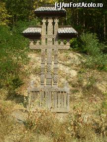 [P16] Troiţa de lângă Mânăstirea Turnu din Călimăneşti-Căciulata » foto by RobertCodescu
 - 
<span class="allrVoted glyphicon glyphicon-heart hidden" id="av267093"></span>
<a class="m-l-10 hidden" id="sv267093" onclick="voting_Foto_DelVot(,267093,9655)" role="button">șterge vot <span class="glyphicon glyphicon-remove"></span></a>
<a id="v9267093" class=" c-red"  onclick="voting_Foto_SetVot(267093)" role="button"><span class="glyphicon glyphicon-heart-empty"></span> <b>LIKE</b> = Votează poza</a> <img class="hidden"  id="f267093W9" src="/imagini/loader.gif" border="0" /><span class="AjErrMes hidden" id="e267093ErM"></span>