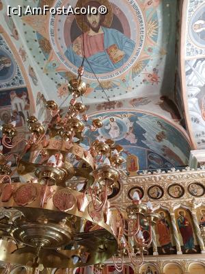 [P18] Tot interiorul este foarte luminos datorita ferestrelor mari care lasa lumina sa se reverse in interior.  » foto by iulian68
 - 
<span class="allrVoted glyphicon glyphicon-heart hidden" id="av1027532"></span>
<a class="m-l-10 hidden" id="sv1027532" onclick="voting_Foto_DelVot(,1027532,9655)" role="button">șterge vot <span class="glyphicon glyphicon-remove"></span></a>
<a id="v91027532" class=" c-red"  onclick="voting_Foto_SetVot(1027532)" role="button"><span class="glyphicon glyphicon-heart-empty"></span> <b>LIKE</b> = Votează poza</a> <img class="hidden"  id="f1027532W9" src="/imagini/loader.gif" border="0" /><span class="AjErrMes hidden" id="e1027532ErM"></span>