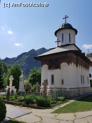 [P06] Si mica dar frumoasa biserica veche, maiestuoasa in mijlocul naturii.  » foto by iulian68
 - 
<span class="allrVoted glyphicon glyphicon-heart hidden" id="av1027520"></span>
<a class="m-l-10 hidden" id="sv1027520" onclick="voting_Foto_DelVot(,1027520,9655)" role="button">șterge vot <span class="glyphicon glyphicon-remove"></span></a>
<a id="v91027520" class=" c-red"  onclick="voting_Foto_SetVot(1027520)" role="button"><span class="glyphicon glyphicon-heart-empty"></span> <b>LIKE</b> = Votează poza</a> <img class="hidden"  id="f1027520W9" src="/imagini/loader.gif" border="0" /><span class="AjErrMes hidden" id="e1027520ErM"></span>