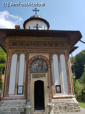 [P07] Intrarea in biserica veche.  » foto by iulian68
 - 
<span class="allrVoted glyphicon glyphicon-heart hidden" id="av1027521"></span>
<a class="m-l-10 hidden" id="sv1027521" onclick="voting_Foto_DelVot(,1027521,9655)" role="button">șterge vot <span class="glyphicon glyphicon-remove"></span></a>
<a id="v91027521" class=" c-red"  onclick="voting_Foto_SetVot(1027521)" role="button"><span class="glyphicon glyphicon-heart-empty"></span> <b>LIKE</b> = Votează poza</a> <img class="hidden"  id="f1027521W9" src="/imagini/loader.gif" border="0" /><span class="AjErrMes hidden" id="e1027521ErM"></span>