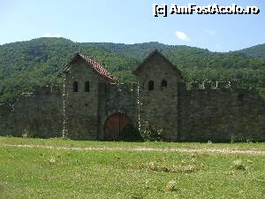 [P05] latura cu intrarea a castrului roman, cea care s-a păstrat aproape întreagă până astăzi, văzută din exterior » foto by vanda
 - 
<span class="allrVoted glyphicon glyphicon-heart hidden" id="av343819"></span>
<a class="m-l-10 hidden" id="sv343819" onclick="voting_Foto_DelVot(,343819,9655)" role="button">șterge vot <span class="glyphicon glyphicon-remove"></span></a>
<a id="v9343819" class=" c-red"  onclick="voting_Foto_SetVot(343819)" role="button"><span class="glyphicon glyphicon-heart-empty"></span> <b>LIKE</b> = Votează poza</a> <img class="hidden"  id="f343819W9" src="/imagini/loader.gif" border="0" /><span class="AjErrMes hidden" id="e343819ErM"></span>