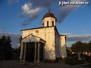 [P09] Biserica mare - aici se găsesc frescele pictate de marele artist român, Nicolae Grigorescu » foto by Marian Preda
 - 
<span class="allrVoted glyphicon glyphicon-heart hidden" id="av592250"></span>
<a class="m-l-10 hidden" id="sv592250" onclick="voting_Foto_DelVot(,592250,9671)" role="button">șterge vot <span class="glyphicon glyphicon-remove"></span></a>
<a id="v9592250" class=" c-red"  onclick="voting_Foto_SetVot(592250)" role="button"><span class="glyphicon glyphicon-heart-empty"></span> <b>LIKE</b> = Votează poza</a> <img class="hidden"  id="f592250W9" src="/imagini/loader.gif" border="0" /><span class="AjErrMes hidden" id="e592250ErM"></span>
