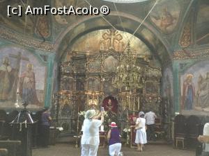 [P14] Manastirea Zamfira - Suntem in interiorul bisericii, unii se roaga, altii pozeaza picturile » foto by mishu
 - 
<span class="allrVoted glyphicon glyphicon-heart hidden" id="av923251"></span>
<a class="m-l-10 hidden" id="sv923251" onclick="voting_Foto_DelVot(,923251,9671)" role="button">șterge vot <span class="glyphicon glyphicon-remove"></span></a>
<a id="v9923251" class=" c-red"  onclick="voting_Foto_SetVot(923251)" role="button"><span class="glyphicon glyphicon-heart-empty"></span> <b>LIKE</b> = Votează poza</a> <img class="hidden"  id="f923251W9" src="/imagini/loader.gif" border="0" /><span class="AjErrMes hidden" id="e923251ErM"></span>