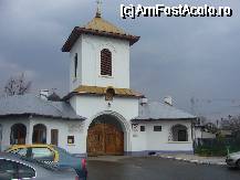 [P03] Manastirea Zamfira, intrarea in Manastire - in partea stanga se vede un magazin de obiecte bisericesti » foto by magdalena
 - 
<span class="allrVoted glyphicon glyphicon-heart hidden" id="av63709"></span>
<a class="m-l-10 hidden" id="sv63709" onclick="voting_Foto_DelVot(,63709,9671)" role="button">șterge vot <span class="glyphicon glyphicon-remove"></span></a>
<a id="v963709" class=" c-red"  onclick="voting_Foto_SetVot(63709)" role="button"><span class="glyphicon glyphicon-heart-empty"></span> <b>LIKE</b> = Votează poza</a> <img class="hidden"  id="f63709W9" src="/imagini/loader.gif" border="0" /><span class="AjErrMes hidden" id="e63709ErM"></span>