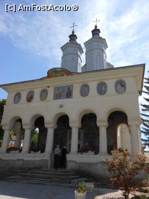 [P03] Mănăstirea Ciolanu - Biserica mare. Pridvorul. » foto by iulianic
 - 
<span class="allrVoted glyphicon glyphicon-heart hidden" id="av1325308"></span>
<a class="m-l-10 hidden" id="sv1325308" onclick="voting_Foto_DelVot(,1325308,9673)" role="button">șterge vot <span class="glyphicon glyphicon-remove"></span></a>
<a id="v91325308" class=" c-red"  onclick="voting_Foto_SetVot(1325308)" role="button"><span class="glyphicon glyphicon-heart-empty"></span> <b>LIKE</b> = Votează poza</a> <img class="hidden"  id="f1325308W9" src="/imagini/loader.gif" border="0" /><span class="AjErrMes hidden" id="e1325308ErM"></span>