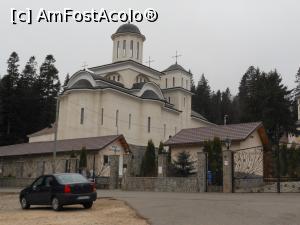 [P05] Bușteni - Parcarea din fața Mănăstirii Caraiman.  » foto by iulianic
 - 
<span class="allrVoted glyphicon glyphicon-heart hidden" id="av1034179"></span>
<a class="m-l-10 hidden" id="sv1034179" onclick="voting_Foto_DelVot(,1034179,9680)" role="button">șterge vot <span class="glyphicon glyphicon-remove"></span></a>
<a id="v91034179" class=" c-red"  onclick="voting_Foto_SetVot(1034179)" role="button"><span class="glyphicon glyphicon-heart-empty"></span> <b>LIKE</b> = Votează poza</a> <img class="hidden"  id="f1034179W9" src="/imagini/loader.gif" border="0" /><span class="AjErrMes hidden" id="e1034179ErM"></span>