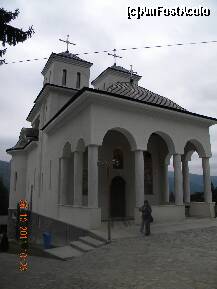 [P15] Biserica noua » foto by silvia tudoran
 - 
<span class="allrVoted glyphicon glyphicon-heart hidden" id="av273063"></span>
<a class="m-l-10 hidden" id="sv273063" onclick="voting_Foto_DelVot(,273063,9680)" role="button">șterge vot <span class="glyphicon glyphicon-remove"></span></a>
<a id="v9273063" class=" c-red"  onclick="voting_Foto_SetVot(273063)" role="button"><span class="glyphicon glyphicon-heart-empty"></span> <b>LIKE</b> = Votează poza</a> <img class="hidden"  id="f273063W9" src="/imagini/loader.gif" border="0" /><span class="AjErrMes hidden" id="e273063ErM"></span>