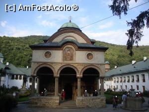 [P03] Ne apropiem încet de biserica mare a mănăstirii Cozia cu hramul ”Sfânta Treime”, amplasată în partea centrală a curții.  » foto by Floryn81
 - 
<span class="allrVoted glyphicon glyphicon-heart hidden" id="av718732"></span>
<a class="m-l-10 hidden" id="sv718732" onclick="voting_Foto_DelVot(,718732,9713)" role="button">șterge vot <span class="glyphicon glyphicon-remove"></span></a>
<a id="v9718732" class=" c-red"  onclick="voting_Foto_SetVot(718732)" role="button"><span class="glyphicon glyphicon-heart-empty"></span> <b>LIKE</b> = Votează poza</a> <img class="hidden"  id="f718732W9" src="/imagini/loader.gif" border="0" /><span class="AjErrMes hidden" id="e718732ErM"></span>