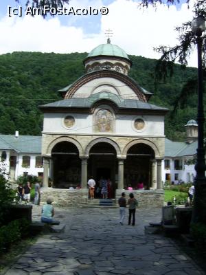 [P01] Mănăstirea Cozia - Biserica mare, vedere dinspre vest.  » foto by iulianic
 - 
<span class="allrVoted glyphicon glyphicon-heart hidden" id="av737619"></span>
<a class="m-l-10 hidden" id="sv737619" onclick="voting_Foto_DelVot(,737619,9713)" role="button">șterge vot <span class="glyphicon glyphicon-remove"></span></a>
<a id="v9737619" class=" c-red"  onclick="voting_Foto_SetVot(737619)" role="button"><span class="glyphicon glyphicon-heart-empty"></span> <b>LIKE</b> = Votează poza</a> <img class="hidden"  id="f737619W9" src="/imagini/loader.gif" border="0" /><span class="AjErrMes hidden" id="e737619ErM"></span>