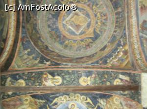 [P11] Mănăstirea Cozia - Biserica mare, pictură în pridvor.  » foto by iulianic
 - 
<span class="allrVoted glyphicon glyphicon-heart hidden" id="av737638"></span>
<a class="m-l-10 hidden" id="sv737638" onclick="voting_Foto_DelVot(,737638,9713)" role="button">șterge vot <span class="glyphicon glyphicon-remove"></span></a>
<a id="v9737638" class=" c-red"  onclick="voting_Foto_SetVot(737638)" role="button"><span class="glyphicon glyphicon-heart-empty"></span> <b>LIKE</b> = Votează poza</a> <img class="hidden"  id="f737638W9" src="/imagini/loader.gif" border="0" /><span class="AjErrMes hidden" id="e737638ErM"></span>
