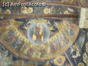 [P12] Mănăstirea Cozia - Biserica mare, pictură în pridvor.  » foto by iulianic
 - 
<span class="allrVoted glyphicon glyphicon-heart hidden" id="av737640"></span>
<a class="m-l-10 hidden" id="sv737640" onclick="voting_Foto_DelVot(,737640,9713)" role="button">șterge vot <span class="glyphicon glyphicon-remove"></span></a>
<a id="v9737640" class=" c-red"  onclick="voting_Foto_SetVot(737640)" role="button"><span class="glyphicon glyphicon-heart-empty"></span> <b>LIKE</b> = Votează poza</a> <img class="hidden"  id="f737640W9" src="/imagini/loader.gif" border="0" /><span class="AjErrMes hidden" id="e737640ErM"></span>