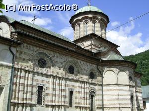 [P16] Mănăstirea Cozia - Biserica mare, vedere exterioară.  » foto by iulianic
 - 
<span class="allrVoted glyphicon glyphicon-heart hidden" id="av737647"></span>
<a class="m-l-10 hidden" id="sv737647" onclick="voting_Foto_DelVot(,737647,9713)" role="button">șterge vot <span class="glyphicon glyphicon-remove"></span></a>
<a id="v9737647" class=" c-red"  onclick="voting_Foto_SetVot(737647)" role="button"><span class="glyphicon glyphicon-heart-empty"></span> <b>LIKE</b> = Votează poza</a> <img class="hidden"  id="f737647W9" src="/imagini/loader.gif" border="0" /><span class="AjErrMes hidden" id="e737647ErM"></span>