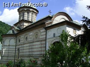 [P24] Mănăstirea Cozia - Biserica mare, vedere dinspre nord-vest.  » foto by iulianic
 - 
<span class="allrVoted glyphicon glyphicon-heart hidden" id="av737662"></span>
<a class="m-l-10 hidden" id="sv737662" onclick="voting_Foto_DelVot(,737662,9713)" role="button">șterge vot <span class="glyphicon glyphicon-remove"></span></a>
<a id="v9737662" class=" c-red"  onclick="voting_Foto_SetVot(737662)" role="button"><span class="glyphicon glyphicon-heart-empty"></span> <b>LIKE</b> = Votează poza</a> <img class="hidden"  id="f737662W9" src="/imagini/loader.gif" border="0" /><span class="AjErrMes hidden" id="e737662ErM"></span>