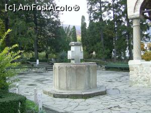 [P26] Mănăstirea Cozia - Fântâna octogonală cu cruce din piatră.  » foto by iulianic
 - 
<span class="allrVoted glyphicon glyphicon-heart hidden" id="av737664"></span>
<a class="m-l-10 hidden" id="sv737664" onclick="voting_Foto_DelVot(,737664,9713)" role="button">șterge vot <span class="glyphicon glyphicon-remove"></span></a>
<a id="v9737664" class=" c-red"  onclick="voting_Foto_SetVot(737664)" role="button"><span class="glyphicon glyphicon-heart-empty"></span> <b>LIKE</b> = Votează poza</a> <img class="hidden"  id="f737664W9" src="/imagini/loader.gif" border="0" /><span class="AjErrMes hidden" id="e737664ErM"></span>