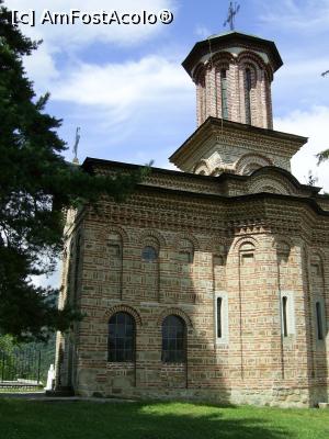 [P05] Mănăstirea Cozia - Biserica bolniței, fațada sudică.  » foto by iulianic
 - 
<span class="allrVoted glyphicon glyphicon-heart hidden" id="av737627"></span>
<a class="m-l-10 hidden" id="sv737627" onclick="voting_Foto_DelVot(,737627,9713)" role="button">șterge vot <span class="glyphicon glyphicon-remove"></span></a>
<a id="v9737627" class=" c-red"  onclick="voting_Foto_SetVot(737627)" role="button"><span class="glyphicon glyphicon-heart-empty"></span> <b>LIKE</b> = Votează poza</a> <img class="hidden"  id="f737627W9" src="/imagini/loader.gif" border="0" /><span class="AjErrMes hidden" id="e737627ErM"></span>
