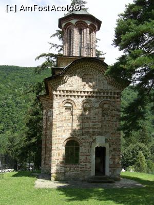[P06] Mănăstirea Cozia - Biserica bolniței 'giuvaerul secolului XVI de la Cozia', vedere dinspre vest.  » foto by iulianic
 - 
<span class="allrVoted glyphicon glyphicon-heart hidden" id="av737630"></span>
<a class="m-l-10 hidden" id="sv737630" onclick="voting_Foto_DelVot(,737630,9713)" role="button">șterge vot <span class="glyphicon glyphicon-remove"></span></a>
<a id="v9737630" class=" c-red"  onclick="voting_Foto_SetVot(737630)" role="button"><span class="glyphicon glyphicon-heart-empty"></span> <b>LIKE</b> = Votează poza</a> <img class="hidden"  id="f737630W9" src="/imagini/loader.gif" border="0" /><span class="AjErrMes hidden" id="e737630ErM"></span>