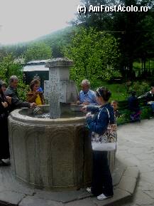 [P10] în fântână puteţi arunca un bănuţ pentru îndeplinirea dorinţelor şi puteţi lua apă sfinţită pentru acasă » foto by alela
 - 
<span class="allrVoted glyphicon glyphicon-heart hidden" id="av20939"></span>
<a class="m-l-10 hidden" id="sv20939" onclick="voting_Foto_DelVot(,20939,9713)" role="button">șterge vot <span class="glyphicon glyphicon-remove"></span></a>
<a id="v920939" class=" c-red"  onclick="voting_Foto_SetVot(20939)" role="button"><span class="glyphicon glyphicon-heart-empty"></span> <b>LIKE</b> = Votează poza</a> <img class="hidden"  id="f20939W9" src="/imagini/loader.gif" border="0" /><span class="AjErrMes hidden" id="e20939ErM"></span>