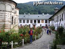 [P1x] O parte din biserica mănăstirii Cozia şi chiliile dinspre ud şi est » foto by Costi
 - 
<span class="allrVoted glyphicon glyphicon-heart hidden" id="av40975"></span>
<a class="m-l-10 hidden" id="sv40975" onclick="voting_Foto_DelVot(,40975,9713)" role="button">șterge vot <span class="glyphicon glyphicon-remove"></span></a>
<a id="v940975" class=" c-red"  onclick="voting_Foto_SetVot(40975)" role="button"><span class="glyphicon glyphicon-heart-empty"></span> <b>LIKE</b> = Votează poza</a> <img class="hidden"  id="f40975W9" src="/imagini/loader.gif" border="0" /><span class="AjErrMes hidden" id="e40975ErM"></span>