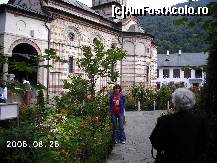 [P4x] Latura de sud a bisericii mănăstirii Cozia » foto by Costi
 - 
<span class="allrVoted glyphicon glyphicon-heart hidden" id="av40988"></span>
<a class="m-l-10 hidden" id="sv40988" onclick="voting_Foto_DelVot(,40988,9713)" role="button">șterge vot <span class="glyphicon glyphicon-remove"></span></a>
<a id="v940988" class=" c-red"  onclick="voting_Foto_SetVot(40988)" role="button"><span class="glyphicon glyphicon-heart-empty"></span> <b>LIKE</b> = Votează poza</a> <img class="hidden"  id="f40988W9" src="/imagini/loader.gif" border="0" /><span class="AjErrMes hidden" id="e40988ErM"></span>