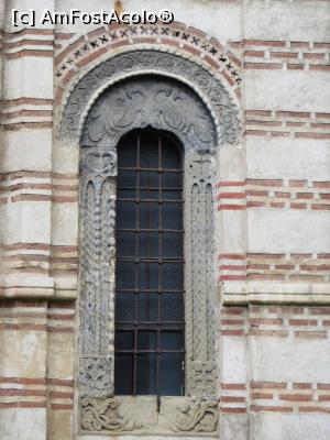[P10] Ancadrament fereastră - biserica Mănăstirii Cozia.  » foto by tata123 🔱
 - 
<span class="allrVoted glyphicon glyphicon-heart hidden" id="av959202"></span>
<a class="m-l-10 hidden" id="sv959202" onclick="voting_Foto_DelVot(,959202,9713)" role="button">șterge vot <span class="glyphicon glyphicon-remove"></span></a>
<a id="v9959202" class=" c-red"  onclick="voting_Foto_SetVot(959202)" role="button"><span class="glyphicon glyphicon-heart-empty"></span> <b>LIKE</b> = Votează poza</a> <img class="hidden"  id="f959202W9" src="/imagini/loader.gif" border="0" /><span class="AjErrMes hidden" id="e959202ErM"></span>