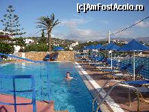 [P14] Piscina hotelului Popy Villas.In dreapta este marea,in spate Agios Nic. » foto by octaviansz
 - 
<span class="allrVoted glyphicon glyphicon-heart hidden" id="av139400"></span>
<a class="m-l-10 hidden" id="sv139400" onclick="voting_Foto_DelVot(,139400,9716)" role="button">șterge vot <span class="glyphicon glyphicon-remove"></span></a>
<a id="v9139400" class=" c-red"  onclick="voting_Foto_SetVot(139400)" role="button"><span class="glyphicon glyphicon-heart-empty"></span> <b>LIKE</b> = Votează poza</a> <img class="hidden"  id="f139400W9" src="/imagini/loader.gif" border="0" /><span class="AjErrMes hidden" id="e139400ErM"></span>