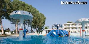 [P09] Messonghi Beach Hotel in Iulie 2012 - Piscina mare a micutilor » foto by rlg
 - 
<span class="allrVoted glyphicon glyphicon-heart hidden" id="av336938"></span>
<a class="m-l-10 hidden" id="sv336938" onclick="voting_Foto_DelVot(,336938,9720)" role="button">șterge vot <span class="glyphicon glyphicon-remove"></span></a>
<a id="v9336938" class=" c-red"  onclick="voting_Foto_SetVot(336938)" role="button"><span class="glyphicon glyphicon-heart-empty"></span> <b>LIKE</b> = Votează poza</a> <img class="hidden"  id="f336938W9" src="/imagini/loader.gif" border="0" /><span class="AjErrMes hidden" id="e336938ErM"></span>